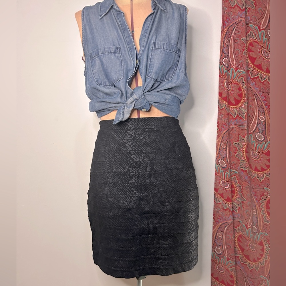 Express Black Snakeskin Print Ribbed Highwaist Skirt - Size 4